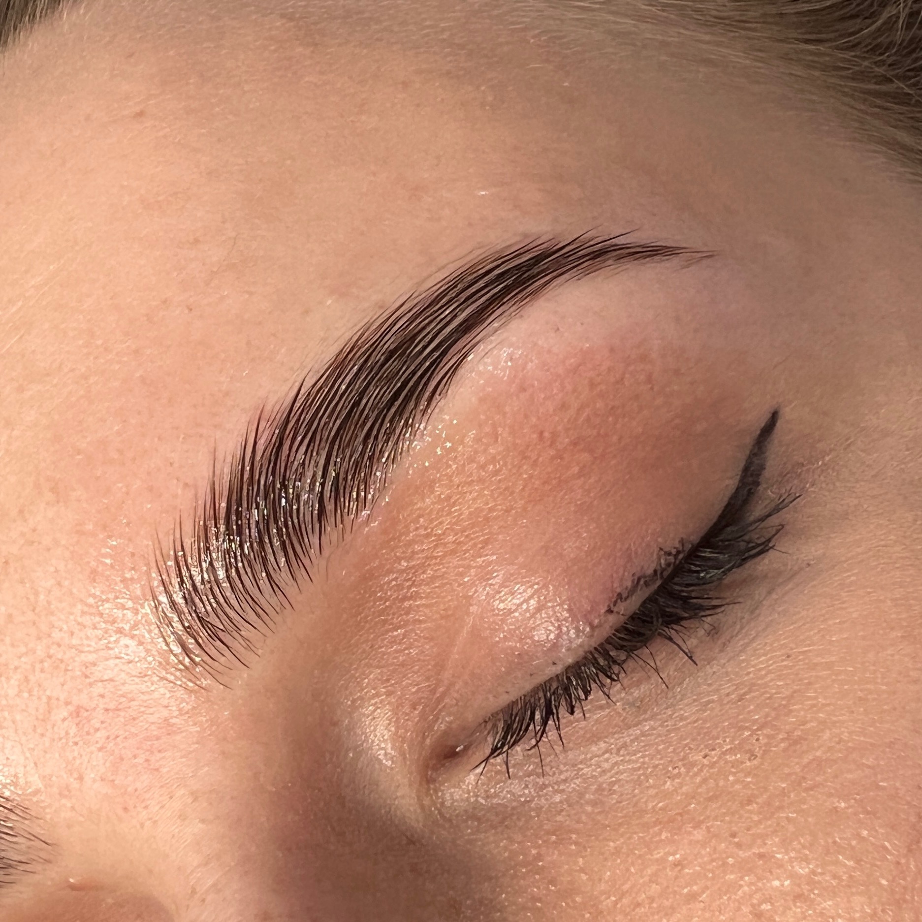 Laminacja brwi + farbka i regulacja - 120 zł