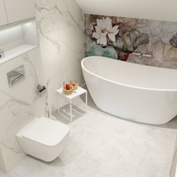 Projekt Kwadrat Studio Aranżacji Wnętrz - Nowoczesna łazienka z wolnostojącą wanną na tle ściany z motywem kwiatowym, białą armaturą i marmurowymi płytkami.