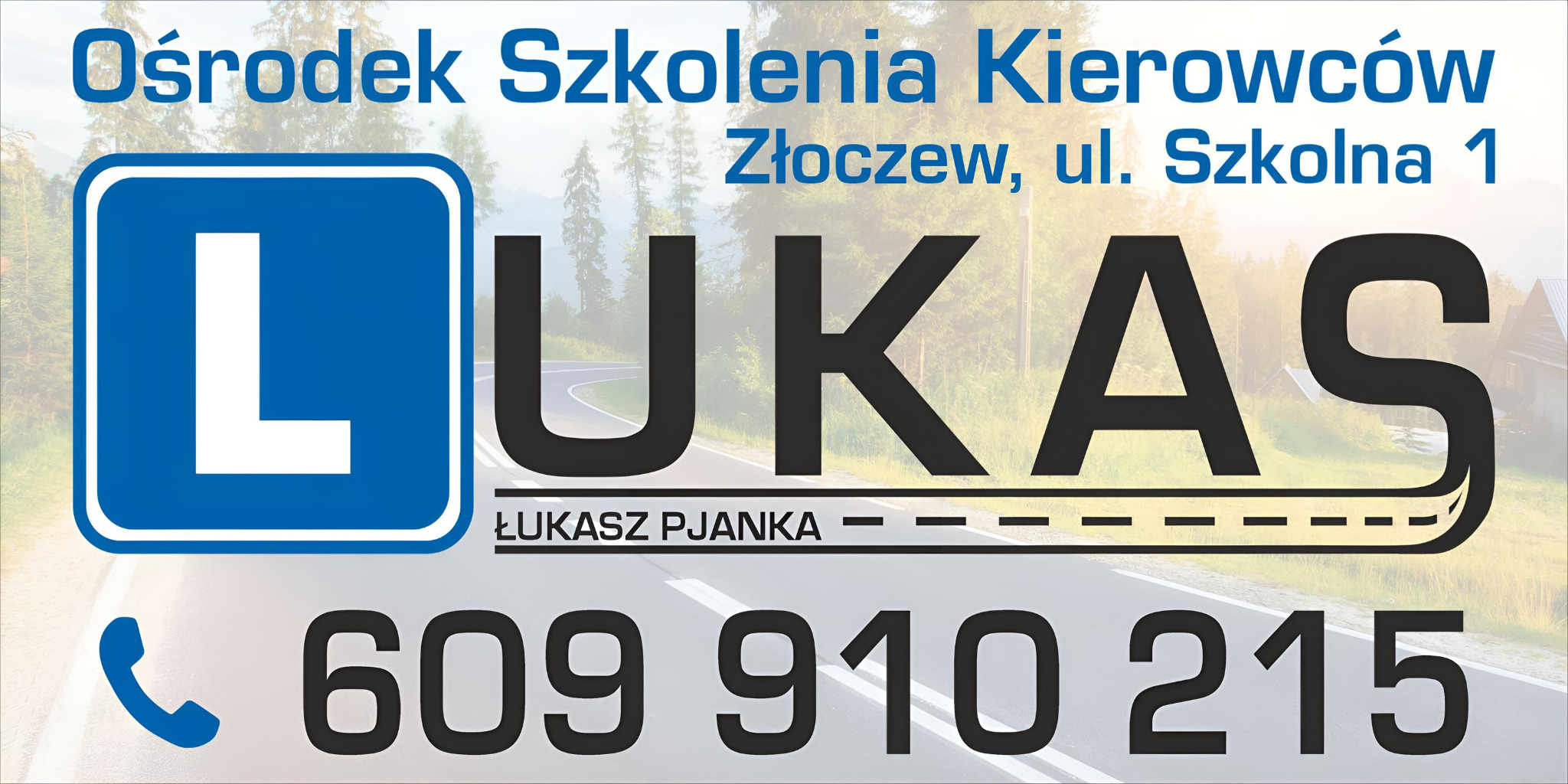 Szyld szkoły jazdy 'Ośrodek Szkolenia Kierowców' w Złoczewie, z niebieską literą 'L', nazwą 'LUKAS' i numerem telefonu 609 910 215 na tle drogi i lasu.