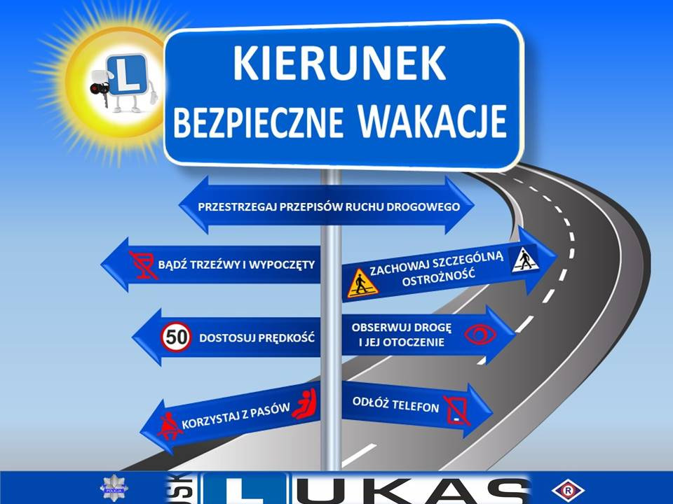 Grafika informacyjna z niebieskimi strzałkami wskazującymi na zasady bezpiecznej jazdy podczas wakacji, takie jak przestrzeganie przepisów, trzeźwość, ostrożność, dostosowanie prędkości, obserwacja...