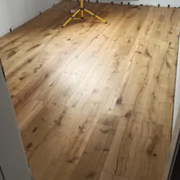 Montaż deski 1 warstwowej z podkładem