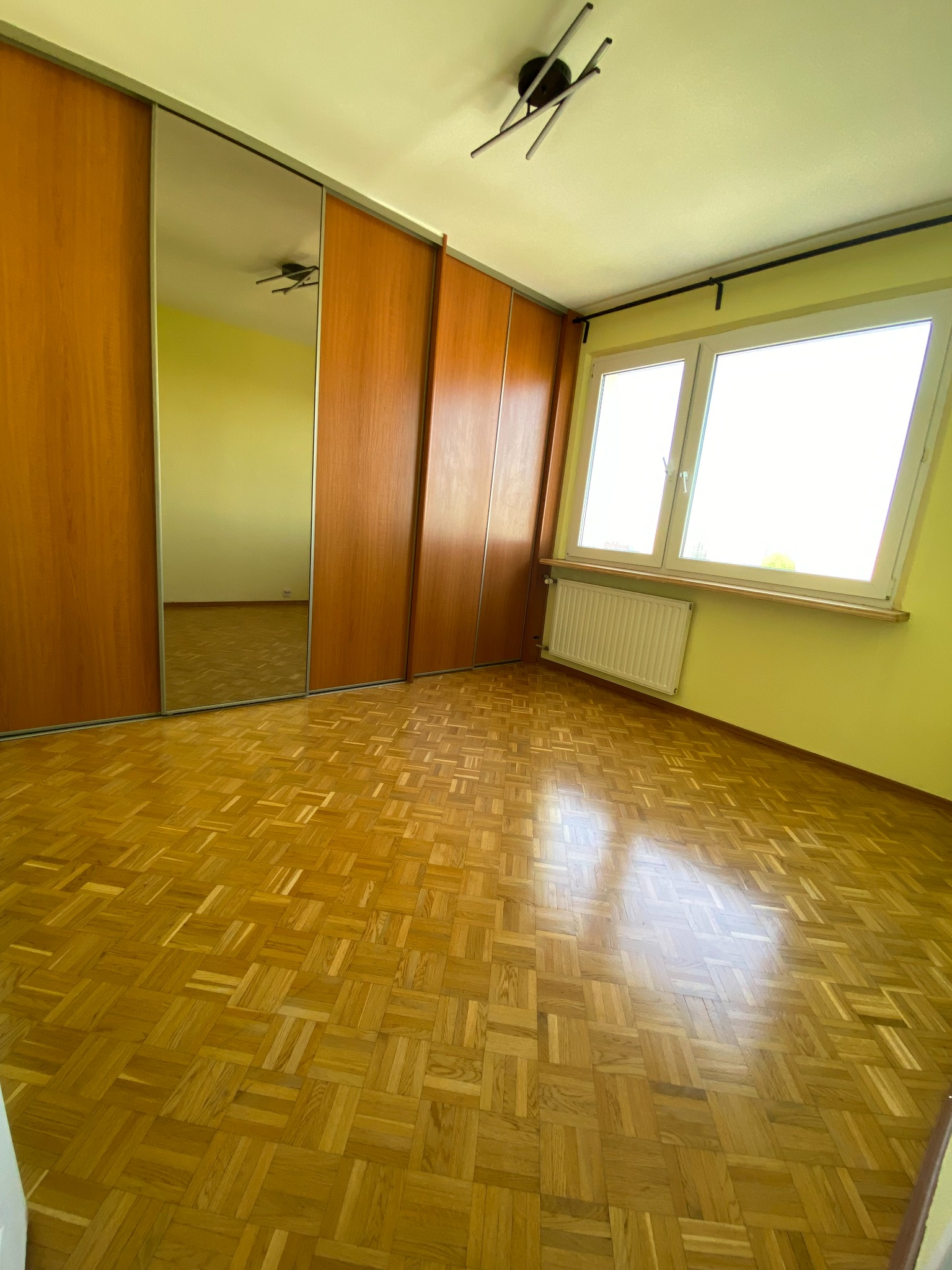 malowanie tapetowanie stolarka okienna podłogi