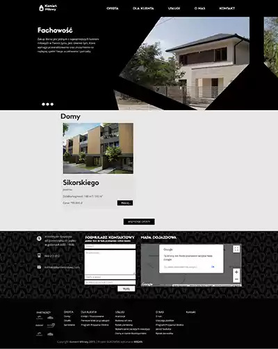 Fragment strony internetowej z prezentacją domów, w tym wizualizacją nowoczesnego domu jednorodzinnego z białymi ścianami i szarym dachem, otoczonego zielenią. Sekcja kontaktowa z mapą Google...