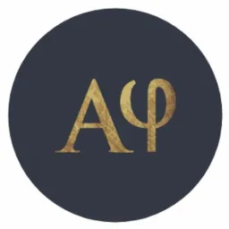 Złote litery A i grecka litera fi w ciemnogranatowym okręgu, logo firmy.