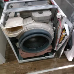 Wymiana cieknącego fartucha.