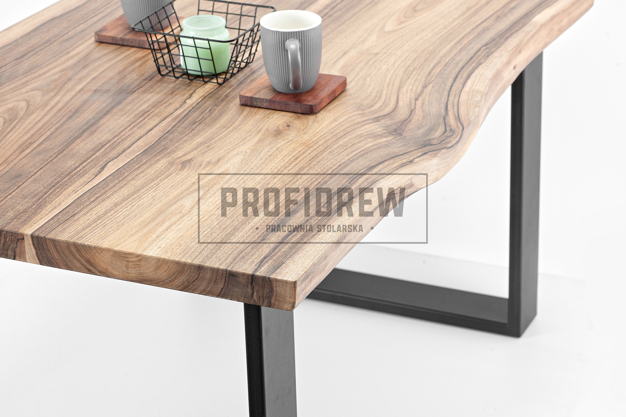 Ławy i stoliki kawowe z blatami orzechowymi z litego drewna. Profidrew.