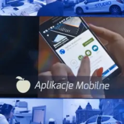 Mozaika zdjęć przedstawiająca tworzenie aplikacji mobilnych, w centrum dłoń kobiety z czerwonymi paznokciami trzymająca smartfon z widoczną aplikacją NetTur Wiadomości w sklepie Google Play...