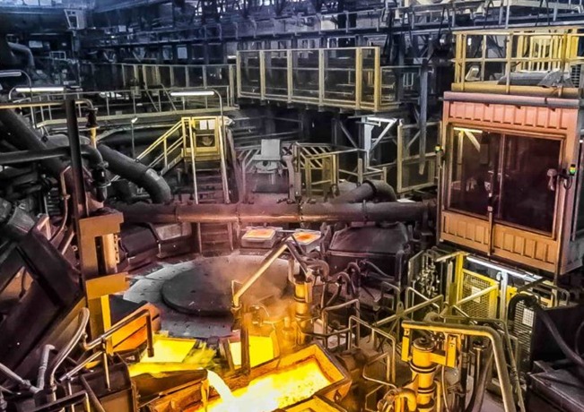 Zabudowy pieca wychylnego topielno - rafinacyjnego na Wydziale Rafinacji Ogniowej w Hucie Miedzi „Legnica”