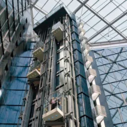 Kurs operatorów dźwigów osobowo towarowych i szpitalnych.