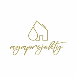 Eleganckie logo firmy projektowej z motywem domu i kropli wody, napisane ozdobną czcionką 'agaprojekty' w kolorze złota na białym tle.