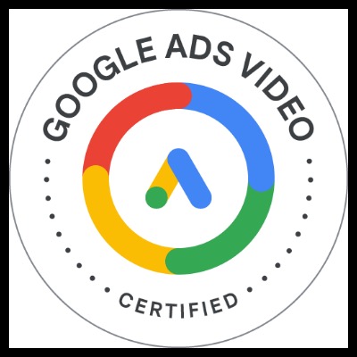 Okrągły certyfikat Google Ads Video Certified z kolorowym logo Google w środku.