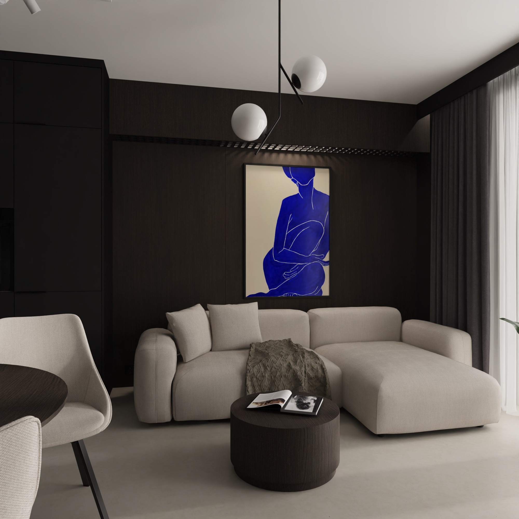 Jasny narożnik z poduszkami i pledem na tle ciemnej ściany z obrazem w minimalistycznym salonie, widoczne krzesła i stolik kawowy z książkami.