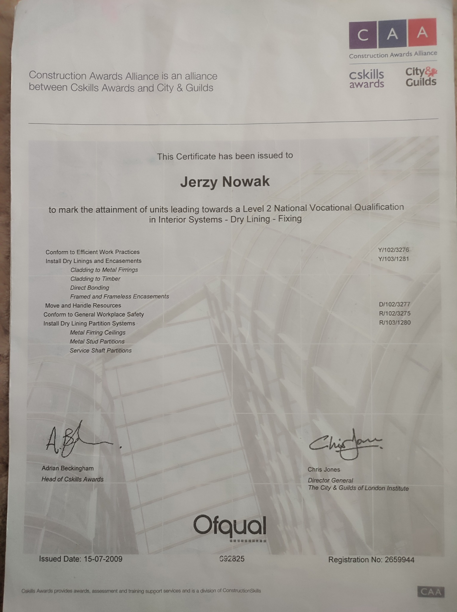 Skan certyfikatu ukończenia kursu Interior Systems - Dry Lining - Fixing przez Jerzego Nowaka, wydany 15-07-2009 przez Construction Awards Alliance, z podpisami Adriana Beckinghama i Chrisa Jonesa.