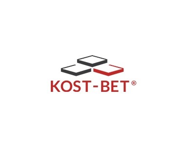Logo firmy KOST-BET z trzema stylizowanymi kwadratami ułożonymi w piramidę: dwa czarne i jeden czerwony.