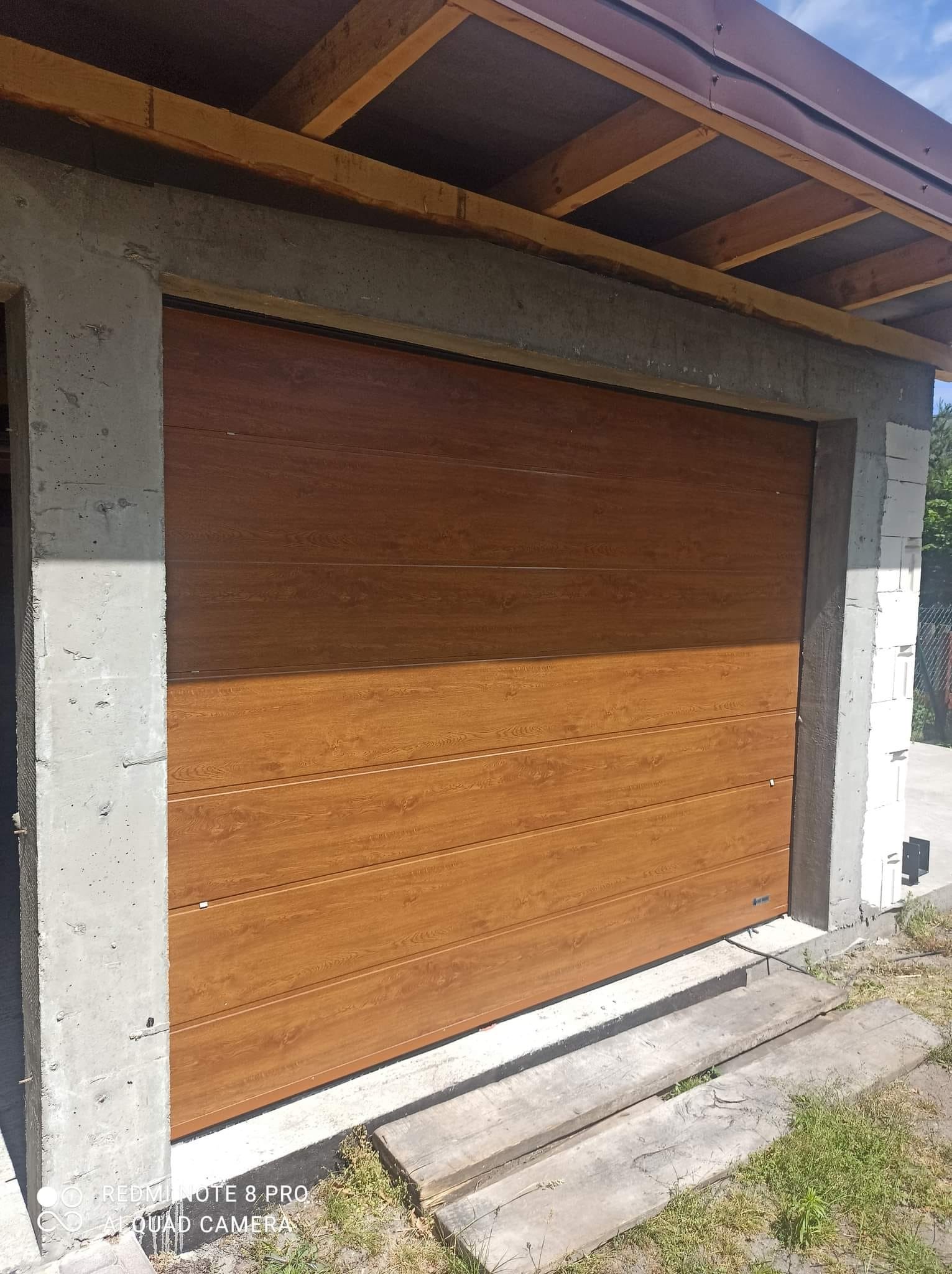 brama garażowa segmentowa w kolorze złoty dąb przetłocznie wysokie