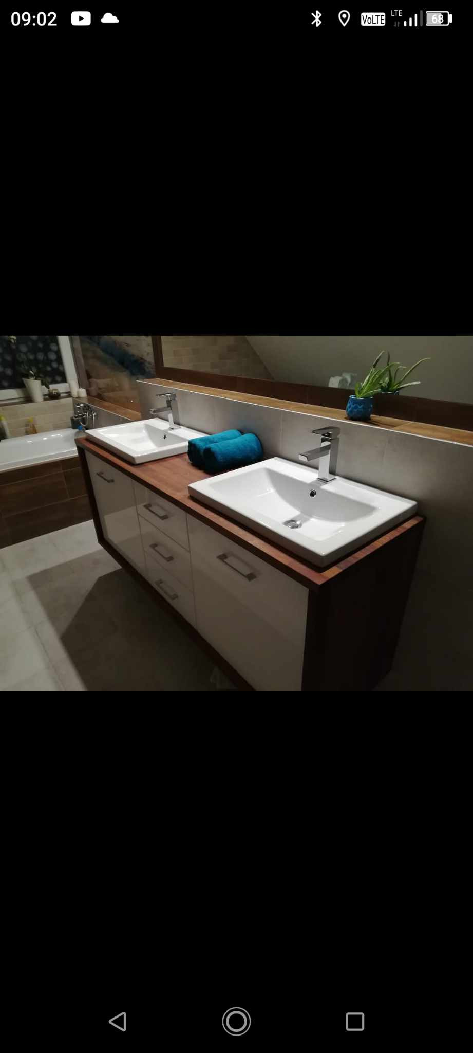 Łazienka - fronty lakierowane, blat i boki drewniane olejowane.