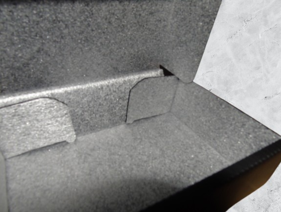 Laminacja polipropylenu kanalikowego pianką polietylenową.