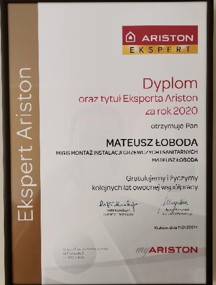Oprawiony dyplom 'Ekspert Ariston' dla Mateusza Łobody za montaż instalacji grzewczych i sanitarnych, rok 2020, z logo Ariston i podpisami gratulacyjnymi.