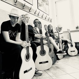 Pogwizd Guitar Class & More - Szkoła Muzyczna Dla Dorosłych Nowy Sącz