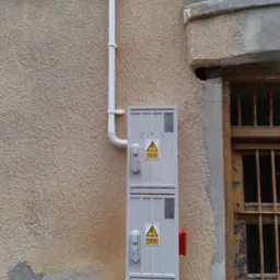 Montaż rozdzielni Gł&oacute;wnej i Wyłącznika Gł&oacute;wnego