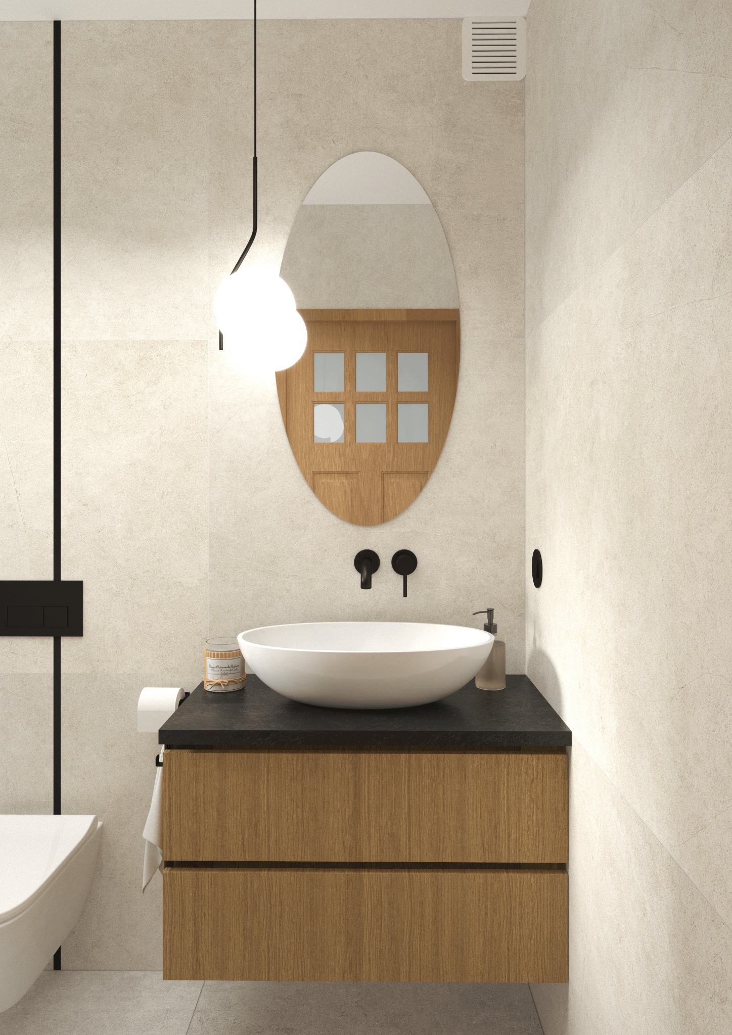Nowoczesna łazienka z owalnym lustrem odbijającym drewniane drzwi, białą umywalką nablatową na szafce z drewnianymi frontami, czarną armaturą i beżowymi płytkami.