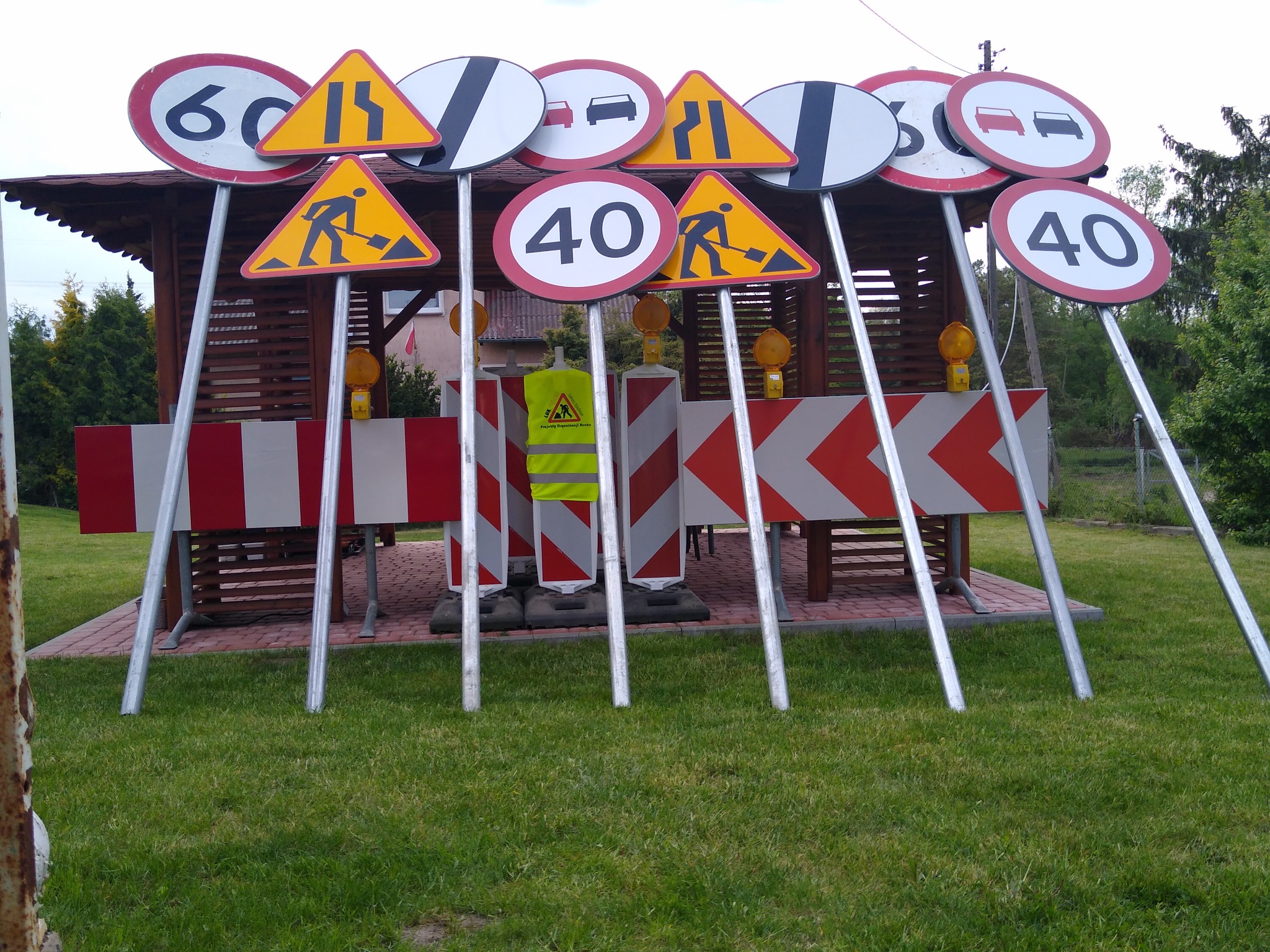 przykład znaków przygotowany dla klienta pod wynajem na czas budowy zjazdu z drogi wojewódzkiej