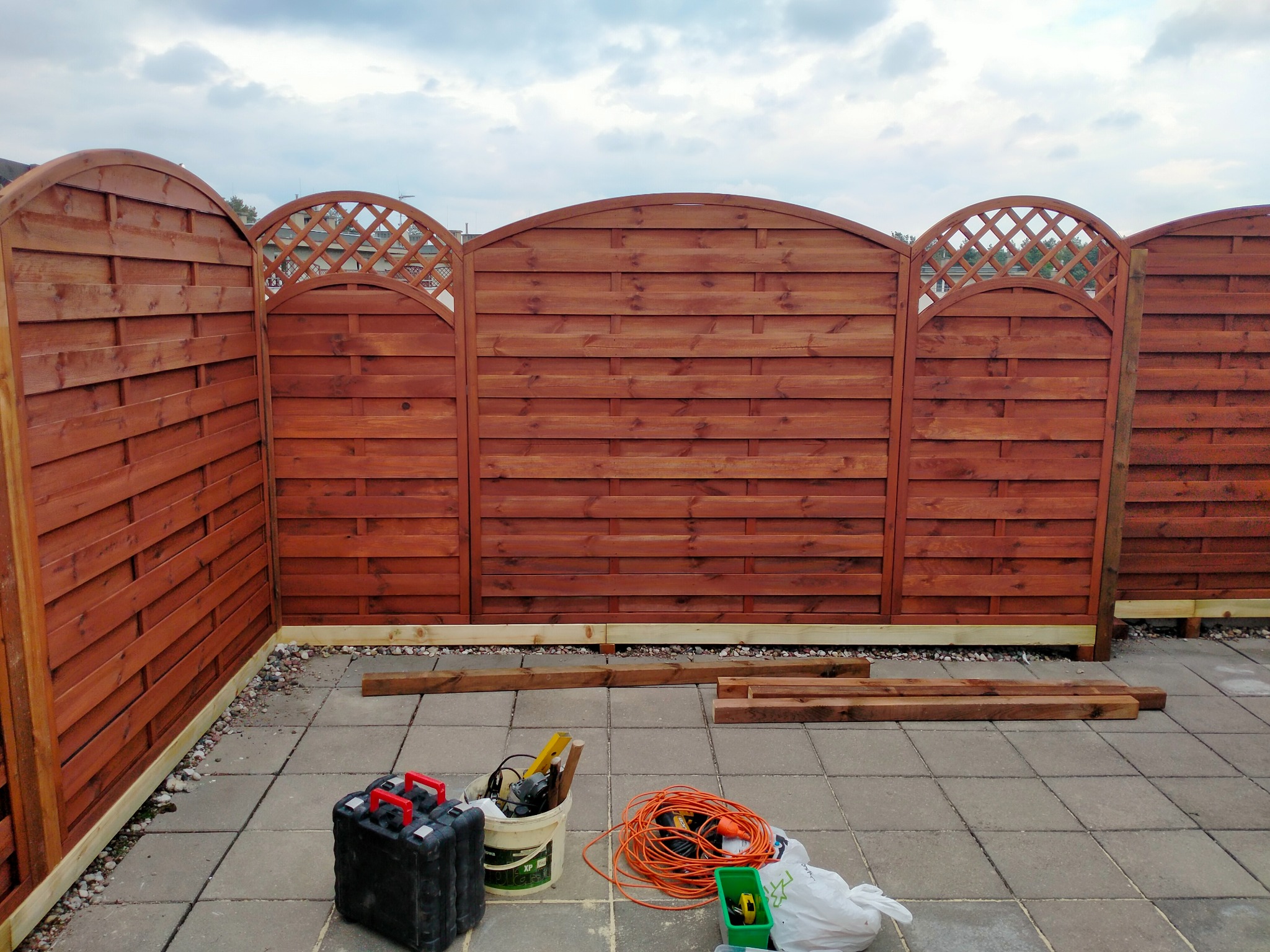 Ogrodzenie z paneli osłonowych