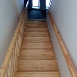 Montaż schodów drewnianych prefabrykowanych