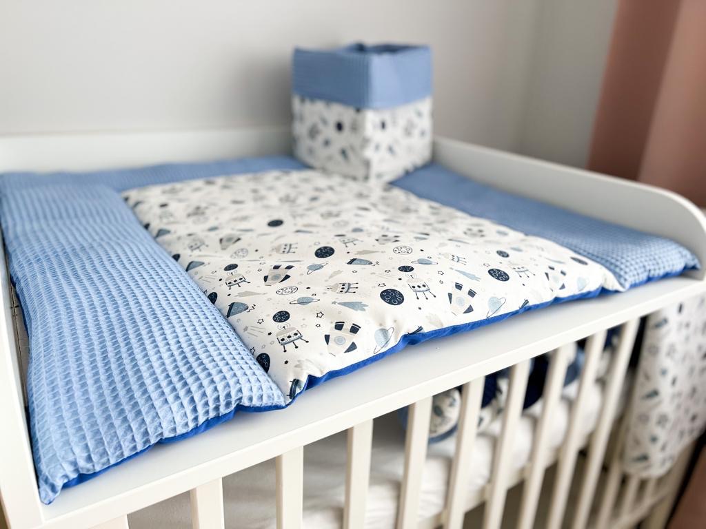 pojemniki wraz z przewijakiem dla niemowląt