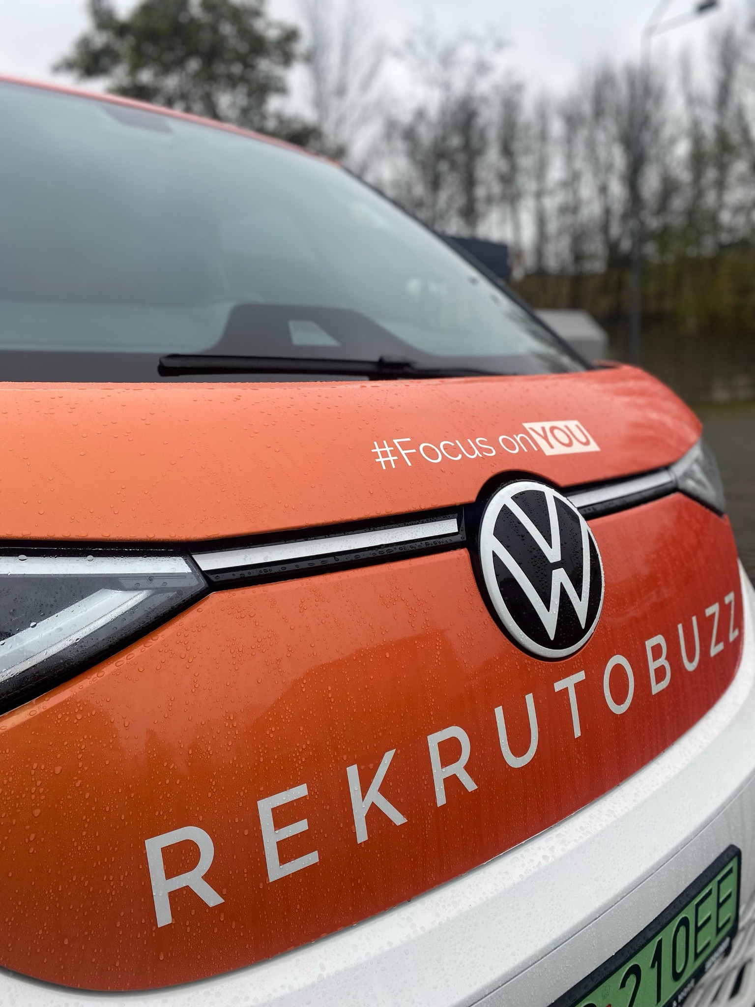 Spotkałes/aś pomarańczowego Rekrutobuzza na mieście? To znaczy, że aktywnie rekrutujemy w Twoim mieście.