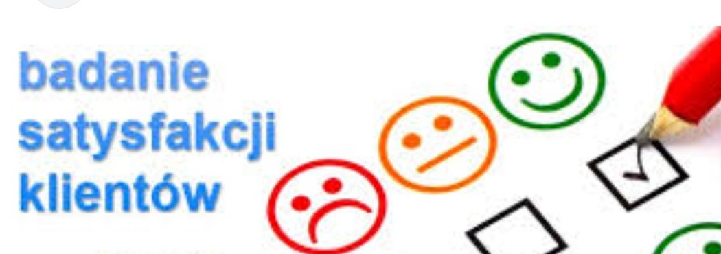Badanie satysfakcji klientów z emotikonami: uśmiechnięta, neutralna, smutna. Czerwony ołówek zaznacza pole wyboru przy uśmiechniętej buzi.