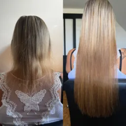 Porównanie przedłużonych włosów: krótka, naturalna długość z tyłu głowy kontra długie, proste, blond włosy po zabiegu.