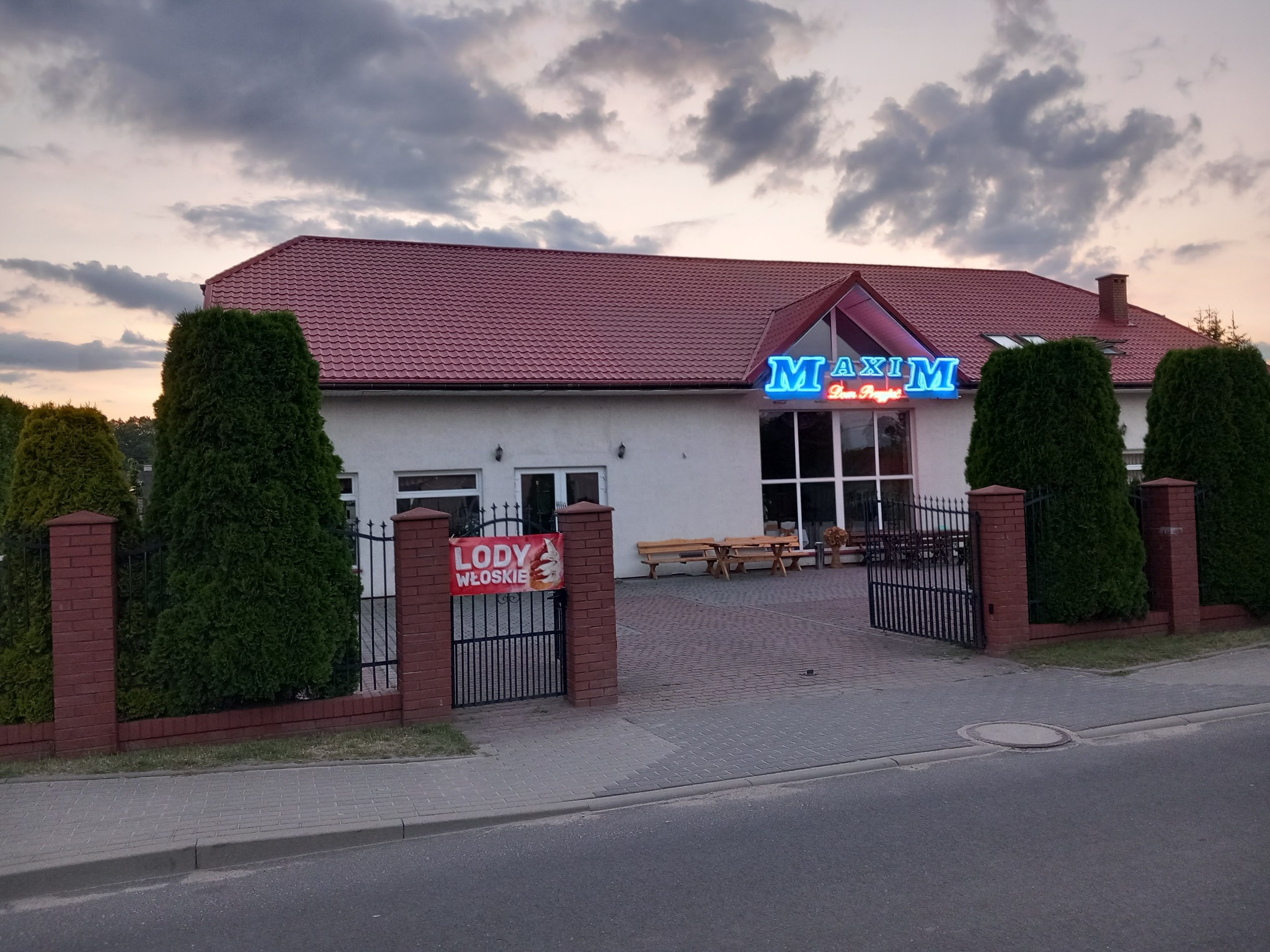 Tak prezentuje się MaxiM z zewnątrz