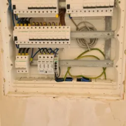 Rozdzielnica elektryczna w budynku jednorodzinnym