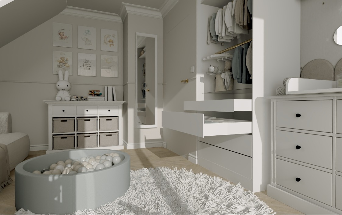 Jasny pokój dziecięcy z białymi meblami: szafa z otwartymi szufladami, komoda z koszami, lustro i basen z kulkami. Ustawne i funkcjonalne wnętrze.