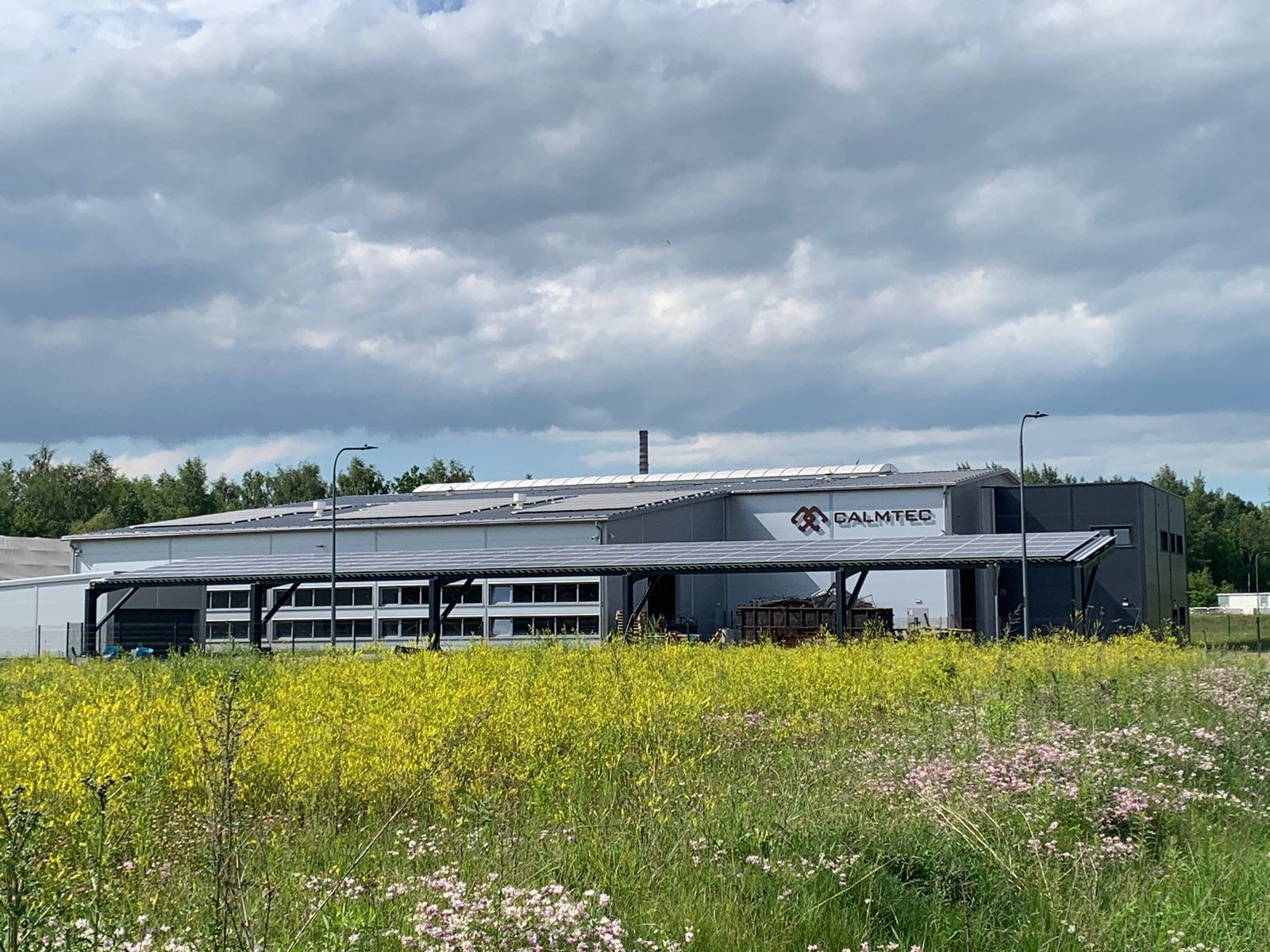 Kompleksowe wykonanie Carportu wraz z montażem stacji ładowarek do aut elektrycznych.