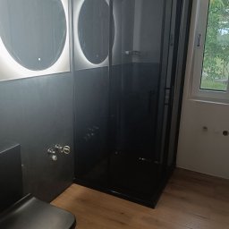  Kompleksowy remont łazienki układanie glazury terakoty malowanie ścian  silikonowanie wraz z montażem akcesoriów kabiny prysznicowej wc lustra  podświetlane lustro 