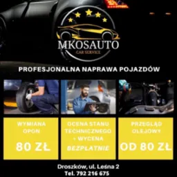 Reklama warsztatu samochodowego MKOSAUTO z ofertą wymiany opon, oceny stanu technicznego i przeglądu olejowego, logo firmy na tle sportowego samochodu.