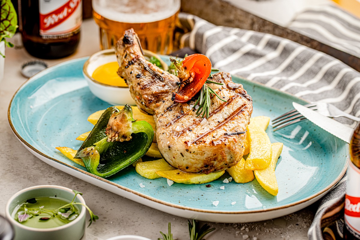 Stek wieprzowy marynowany w świeżych ziołach