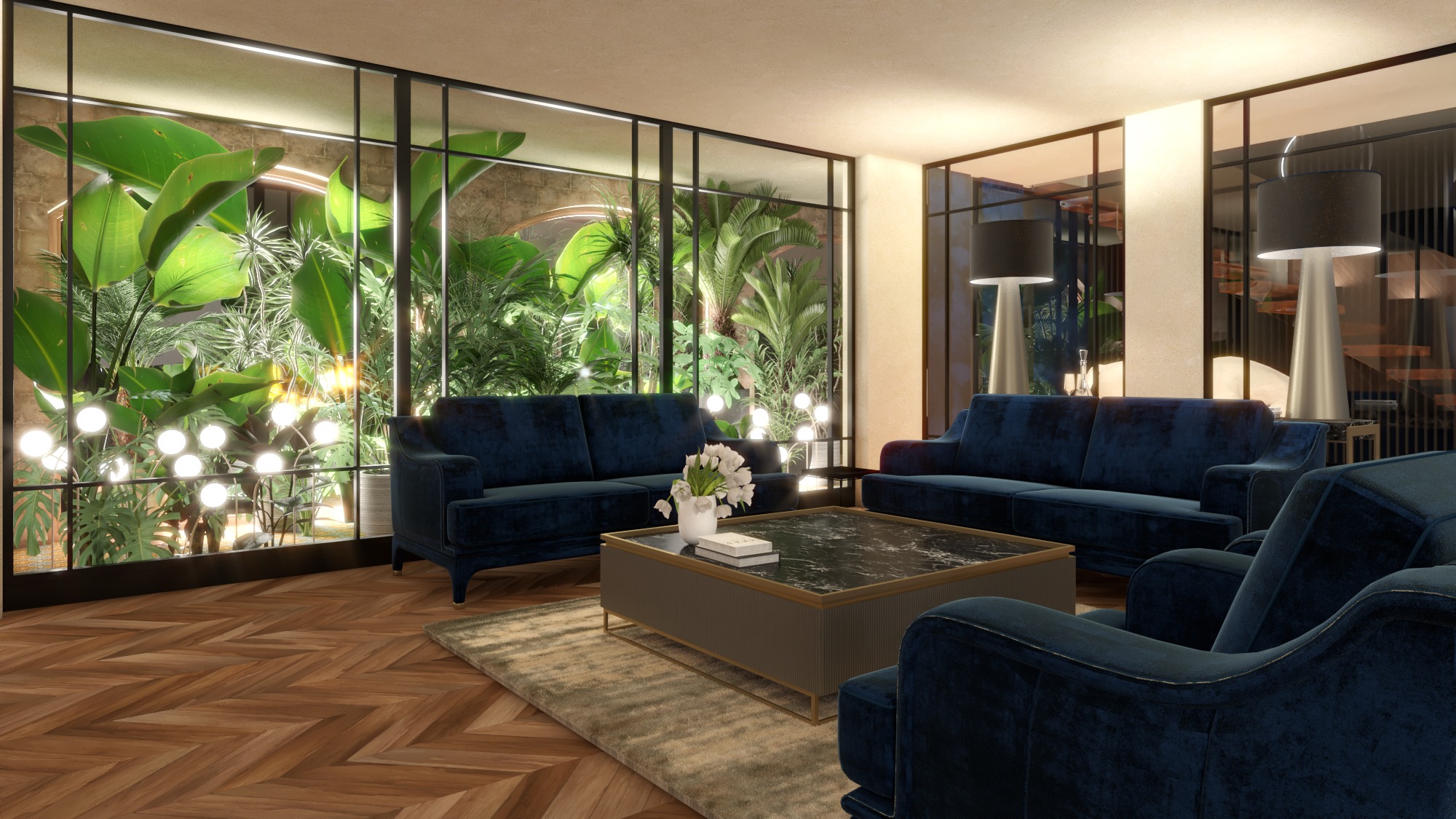 Elegancki salon z parkietem w jodełkę, granatowymi sofami i fotelami z aksamitu, stolikiem kawowym z marmurowym blatem oraz ścianą zieleni w szklanej obudowie.