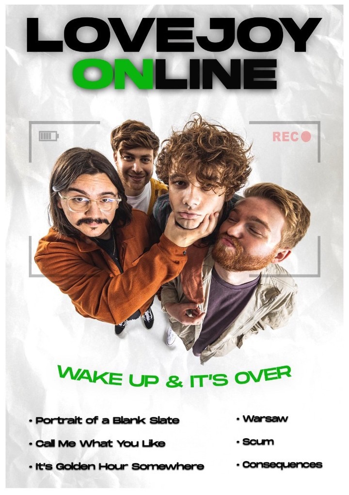 Promocyjny plakat zespołu Lovejoy Online z listą utworów, stylizowany na ujęcie z kamery z efektem rybiego oka.