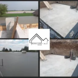 Kolaż czterech zdjęć prezentujący etapy budowy: zalewanie betonem stropu, przygotowany fundament z izolacją, widok na zalany strop z kominami wentylacyjnymi oraz logo firmy budowlanej 'Budujemy...