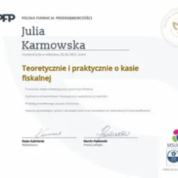Certyfikat Polskiej Fundacji Przedsiębiorczości dla Julii Karmowskiej za uczestnictwo w szkoleniu online 26.06.2023 dotyczącym teoretycznych i praktycznych aspektów kasy fiskalnej, z podpisami...