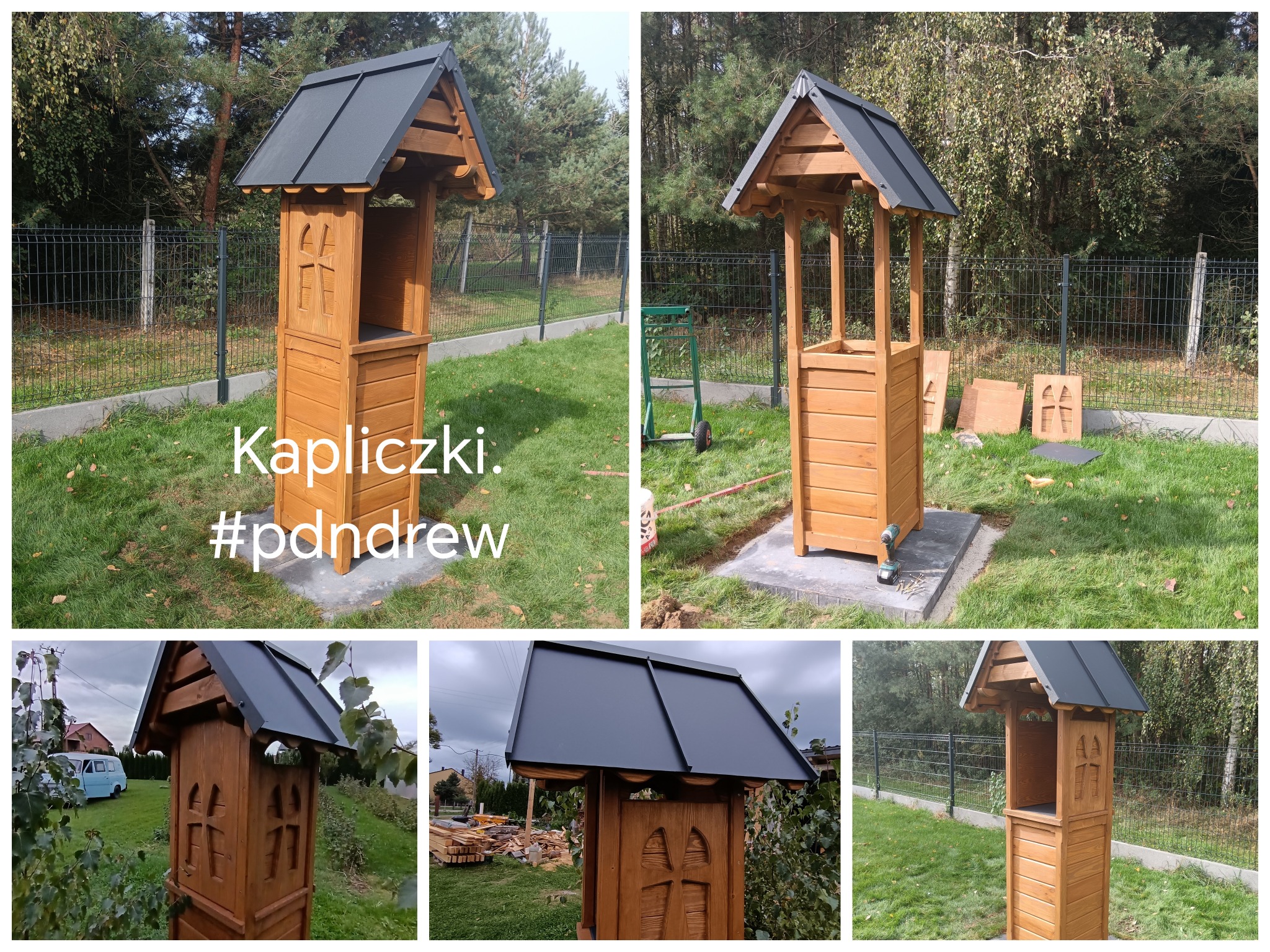 Drewniana kapliczka ogrodowa z szarym dachem, widoczna z różnych perspektyw na tle trawnika i ogrodzenia.