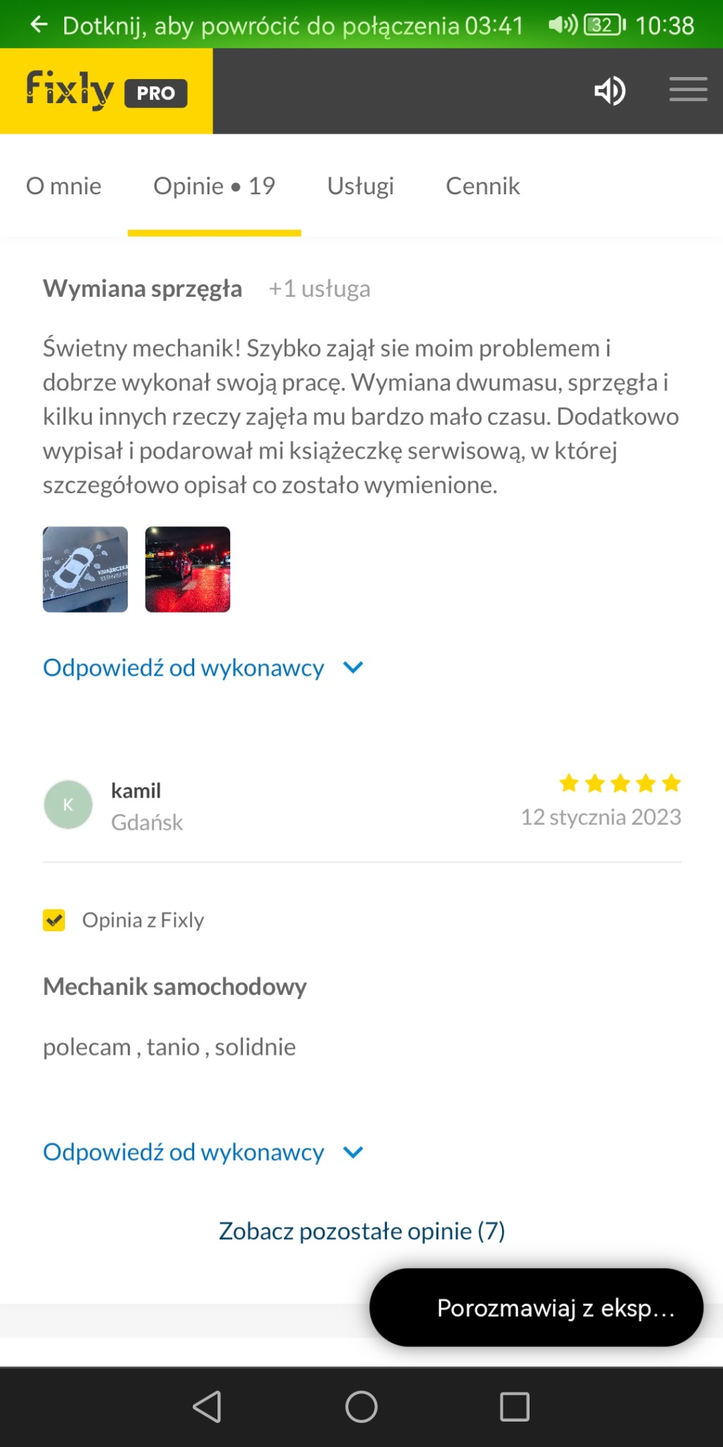 Zrzut ekranu opinii klienta Fixly o wymianie sprzęgła, z dołączonymi zdjęciami książeczki serwisowej i nocnego widoku samochodu z czerwonymi światłami
