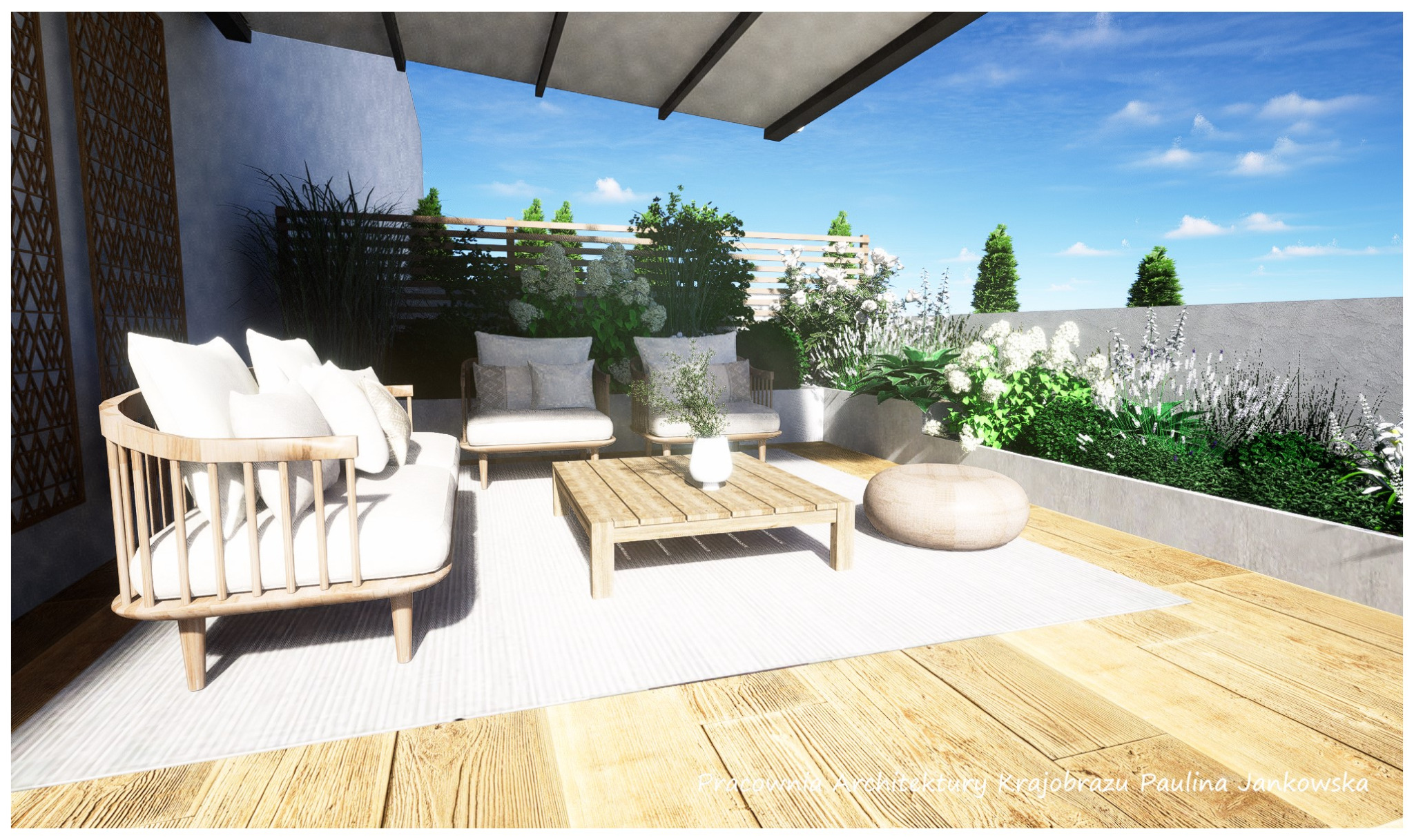 Wizualizacja projektu tarasu z drewnianą podłogą, meblami ogrodowymi z jasnego drewna i białymi poduszkami, stolikiem kawowym, pufą i roślinami w donicach na tle błękitnego nieba.