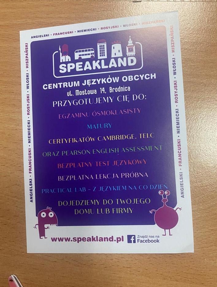 Ulotka centrum języków obcych Speakland z ofertą kursów i przygotowaniem do egzaminów z języków obcych: angielskiego, francuskiego, niemieckiego, rosyjskiego, włoskiego i hiszpańskiego.