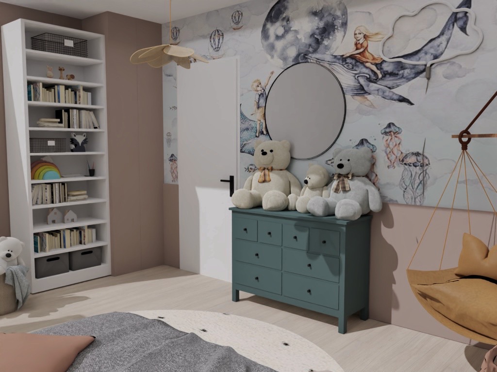 Wizualizacja pokoju dziecięcego z tapetą w motywy morskie, komodą z trzema pluszowymi misiami, białym regałem z książkami i wiszącym fotelem typu huśtawka.