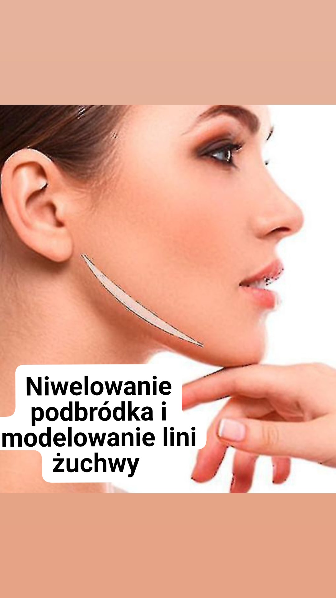 Profil kobiety z zaznaczoną linią żuchwy i podbródka, sugerującą zabieg modelowania, z dłonią dotykającą podbródka, na białym tle.