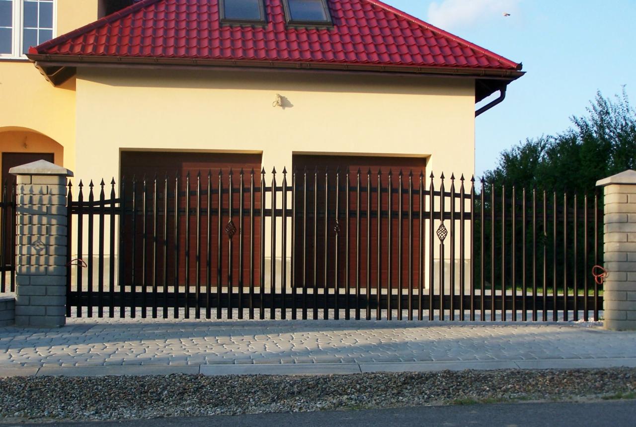 Ogrodzenie Wykonane na Bazie Sztachetek Metalowych